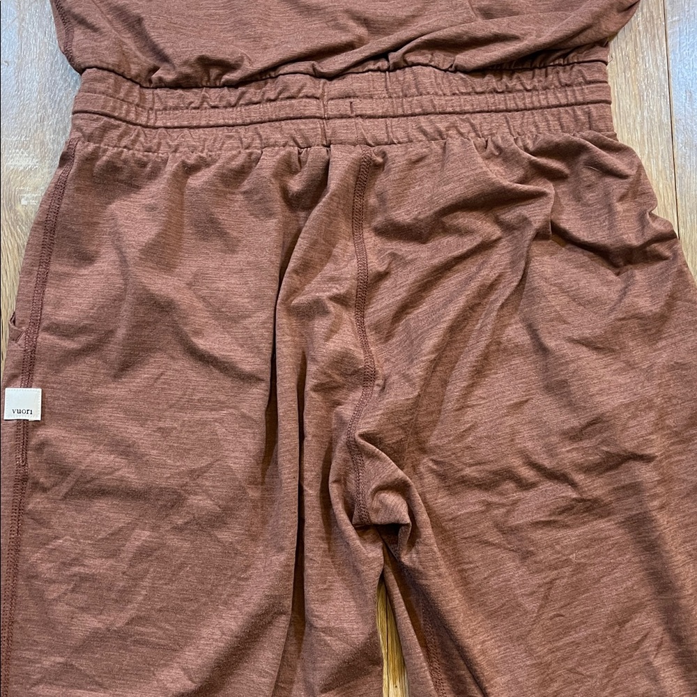 Vuori All Day Jumpsuit Terracotta Heather Brown XS Extra-Small Romper EUC Pocket - Picture 10 of 16